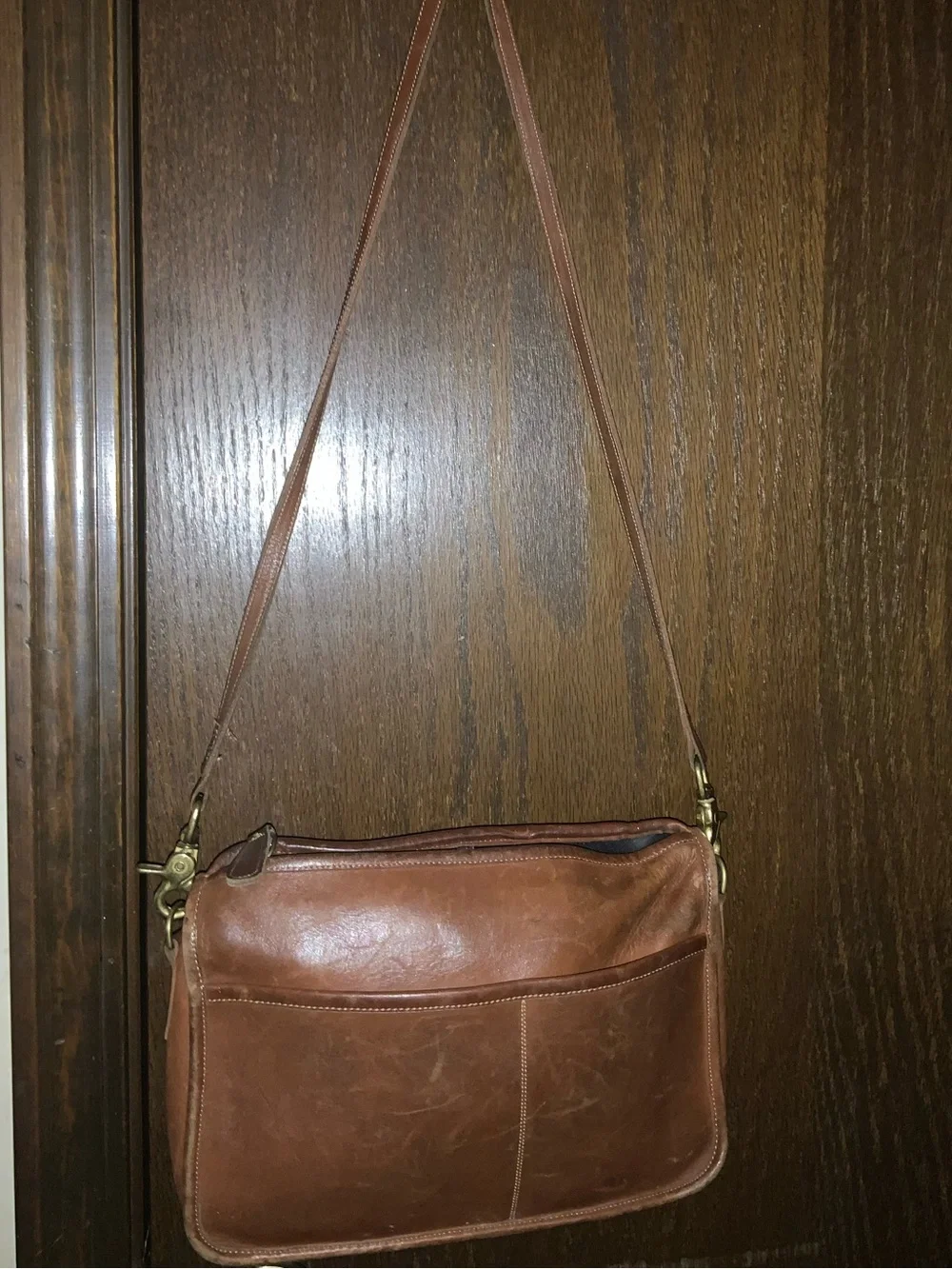 VTG late 70’S Coach Companion Bag Tan Leather 9300. Interior & exterior stains.
